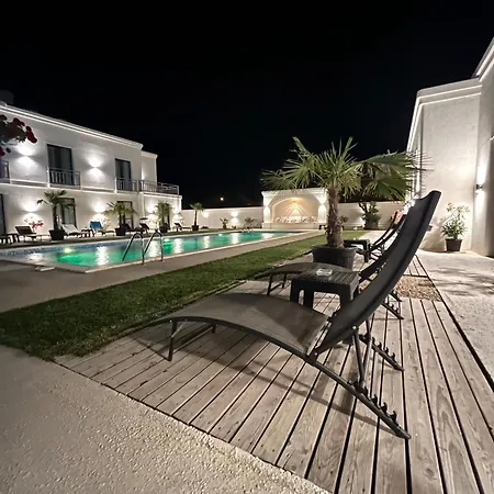 Villa Gyos Bed and Breakfast